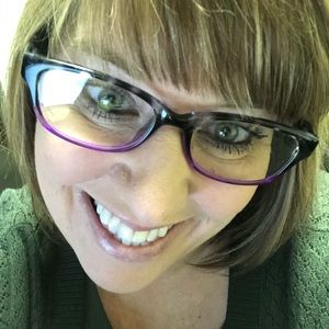 Meet your Posher, Lora